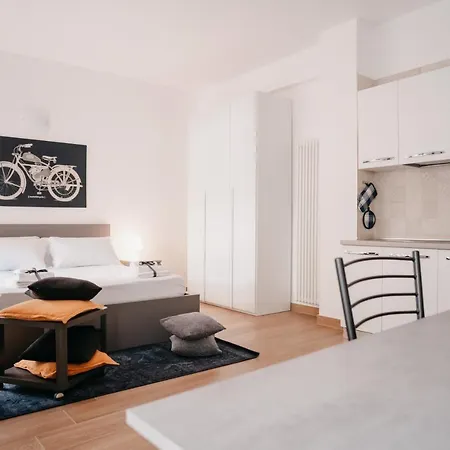 Brombeis Aurea By Casanapoletana - Town Center *