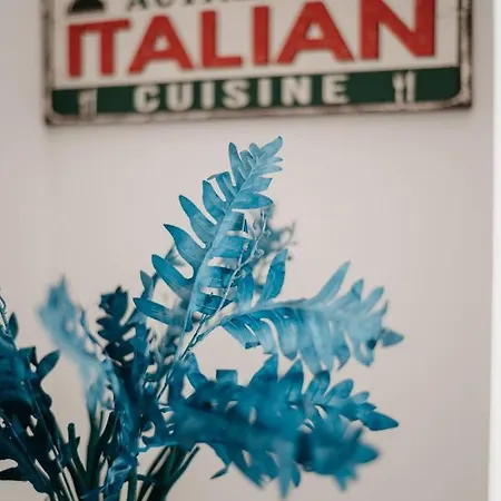 Brombeis Aurea By Casanapoletana - Town Center